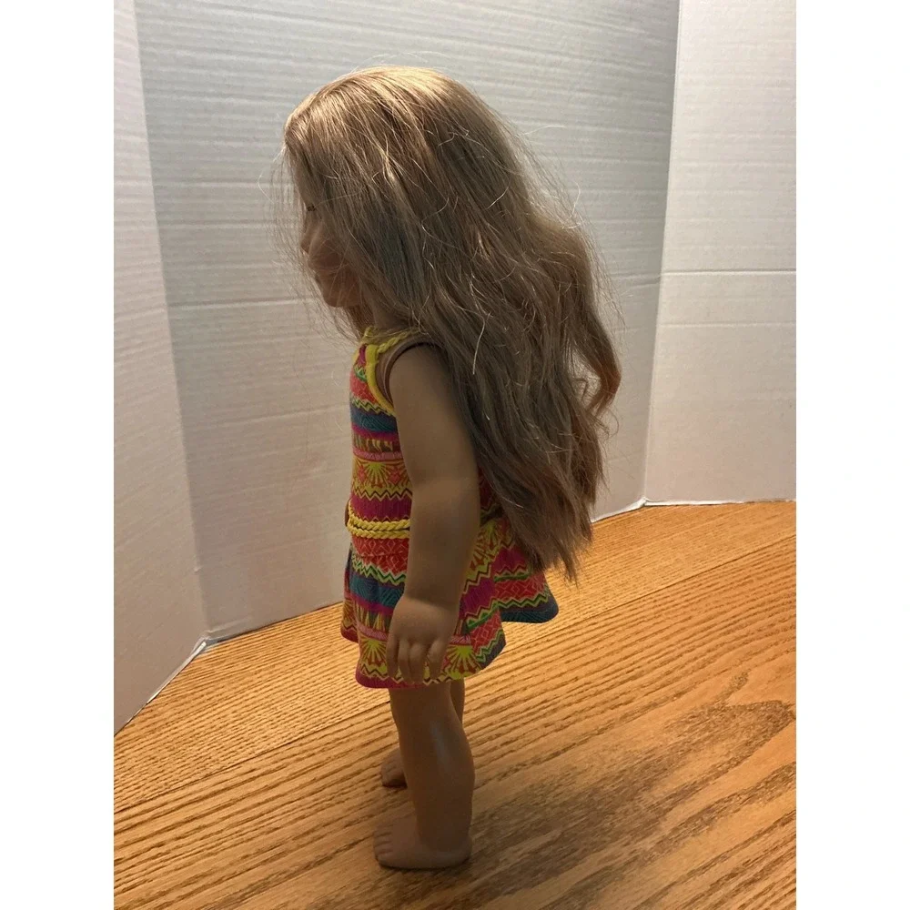 American Girl Lea Clark doll in outfit w/ Backpack Caring case, drink, camera